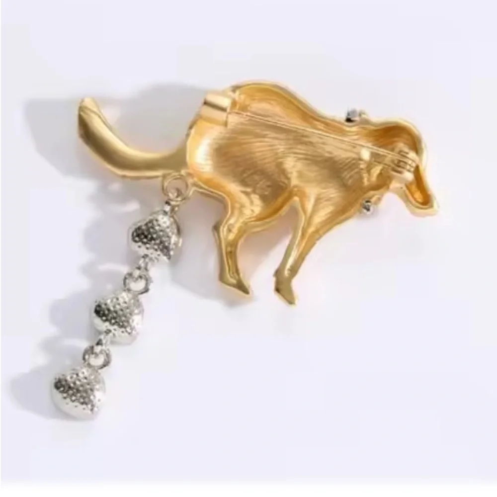 Pooping Gold Dog Brooch - Picture 4 of 14